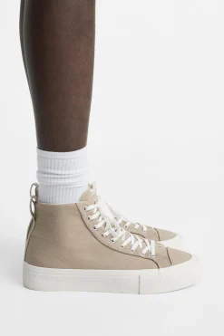ZARA Desportivos|Sapatos^SAPATILHA ABOTINADA DE TECIDO Bege
