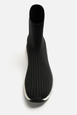 ZARA Desportivos|Sapatos^SAPATILHA ABOTINADA DE TECIDO Preto