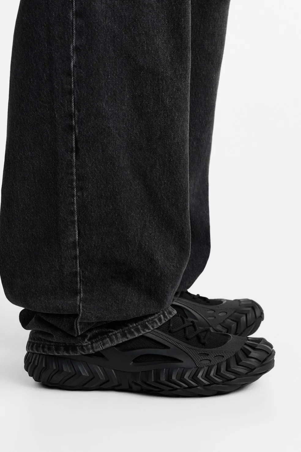 ZARA Desportivos|Sapatos^SAPATILHA COM SOLA TEXTURIZADA Preto