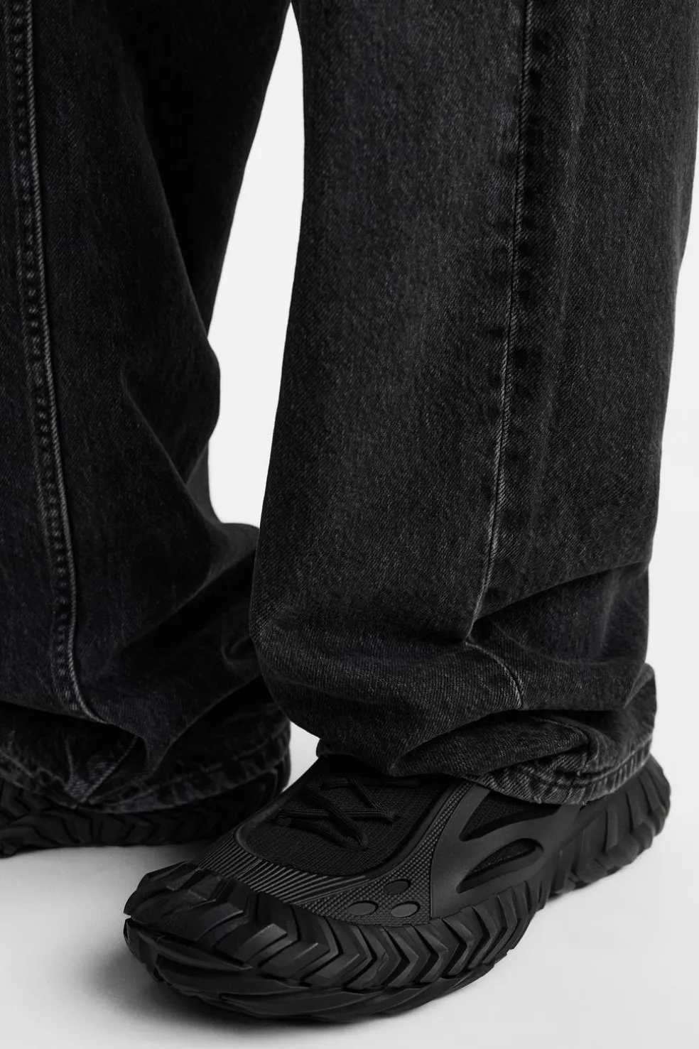 ZARA Desportivos|Sapatos^SAPATILHA COM SOLA TEXTURIZADA Preto