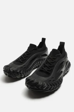 ZARA Desportivos|Sapatos^SAPATILHA COM SOLA TEXTURIZADA Preto