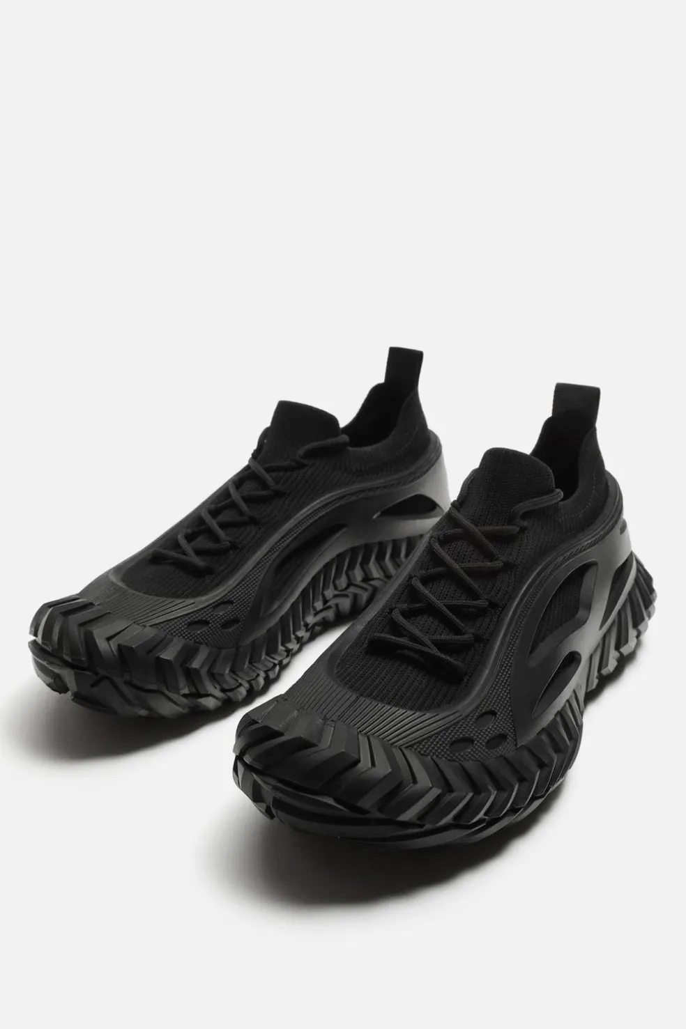 ZARA Desportivos|Sapatos^SAPATILHA COM SOLA TEXTURIZADA Preto
