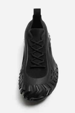 ZARA Desportivos|Sapatos^SAPATILHA COM SOLA TEXTURIZADA Preto