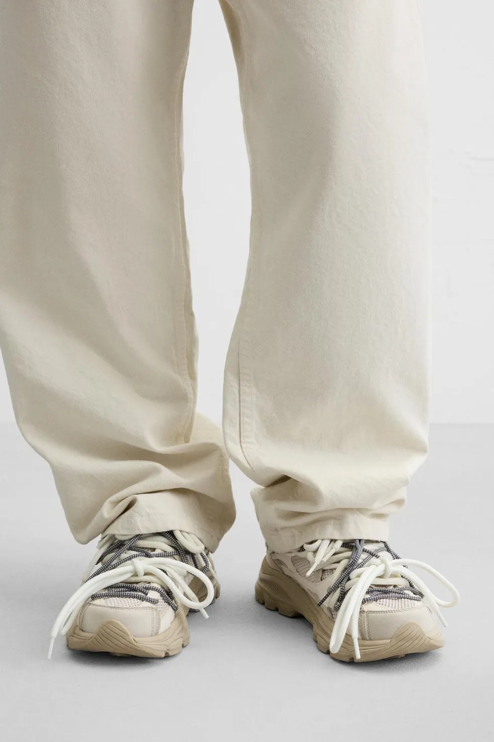 ZARA Desportivos|Sapatos^SAPATILHA COM VÁRIOS ILHÓS Branco-osso