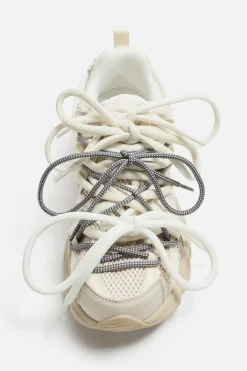 ZARA Desportivos|Sapatos^SAPATILHA COM VÁRIOS ILHÓS Branco-osso
