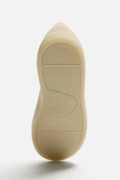 ZARA Desportivos|Sapatos^SAPATILHA EM PELE CASUAL Castanho-areia