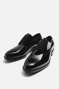 ZARA Sapatos^SAPATO COM ACABAMENTO BRILHANTE Preto