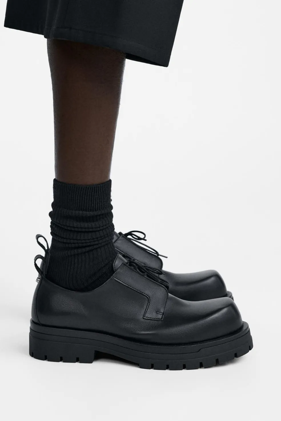 ZARA Vestuário De Inverno|Pele^SAPATO EM PELE COM VOLUME Preto