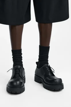ZARA Vestuário De Inverno|Pele^SAPATO EM PELE COM VOLUME Preto