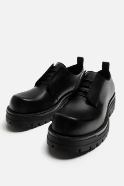ZARA Vestuário De Inverno|Pele^SAPATO EM PELE COM VOLUME Preto