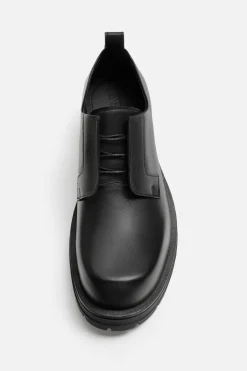 ZARA Vestuário De Inverno|Pele^SAPATO EM PELE COM VOLUME Preto