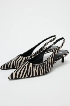 ZARA Sapatos^SEM CALCANHAR COM ESTAMPADO ANIMAL Zebra