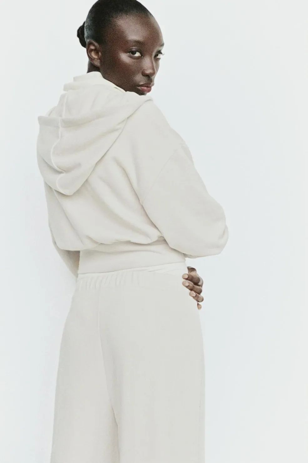 ZARA Winter Layersnew|Sweatshirts / Joggers^SWEATSHIRT CAPUZ SOFT Cru