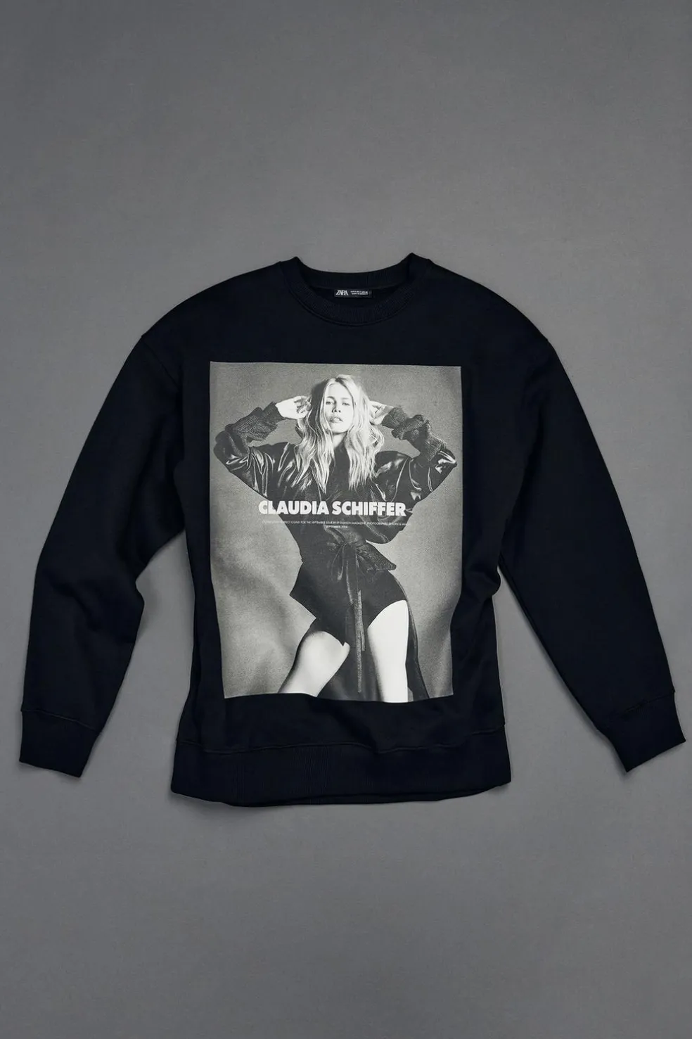 ZARA Sweatshirts / Joggers|T-Shirts^SWEATSHIRT CLAUDIA SCHIFFER - PHOTO BY LUIGI & LANGO LICENSED BY TRUNK ARCHIVE Preto