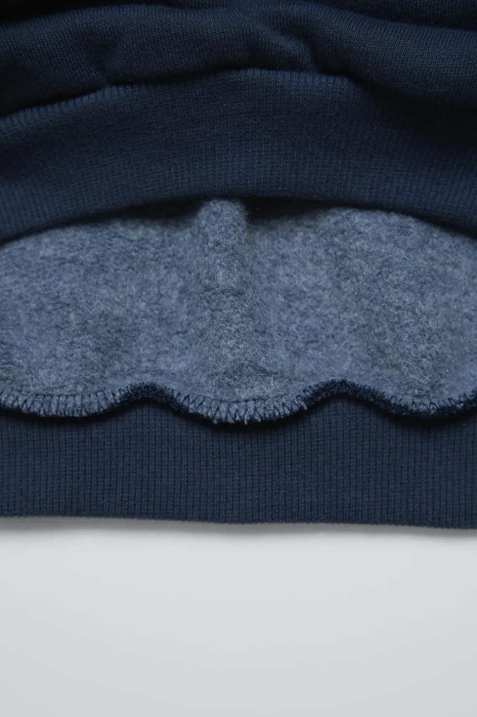 SWEATSHIRT COM BORDADO MAÇÃ-ZARA Sale