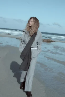 ZARA Winter Layersnew|Sweatshirts / Joggers^SWEATSHIRT CROPPED SOFT COM CAPUZ Cinzento-claro
