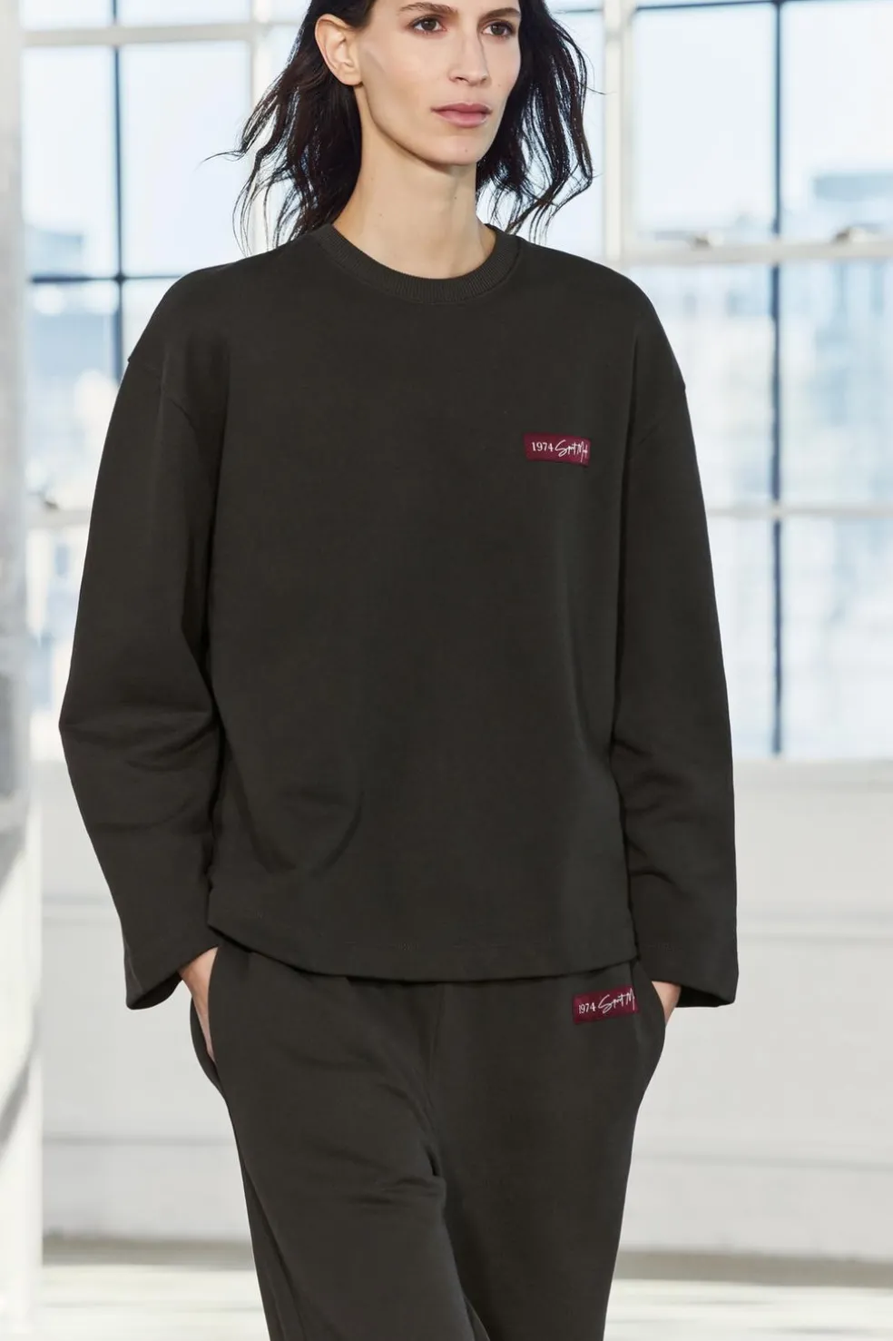 ZARA Winter Layersnew|Sweatshirts / Joggers^SWEATSHIRT DE FELPA COM ETIQUETA Castanho-escuro