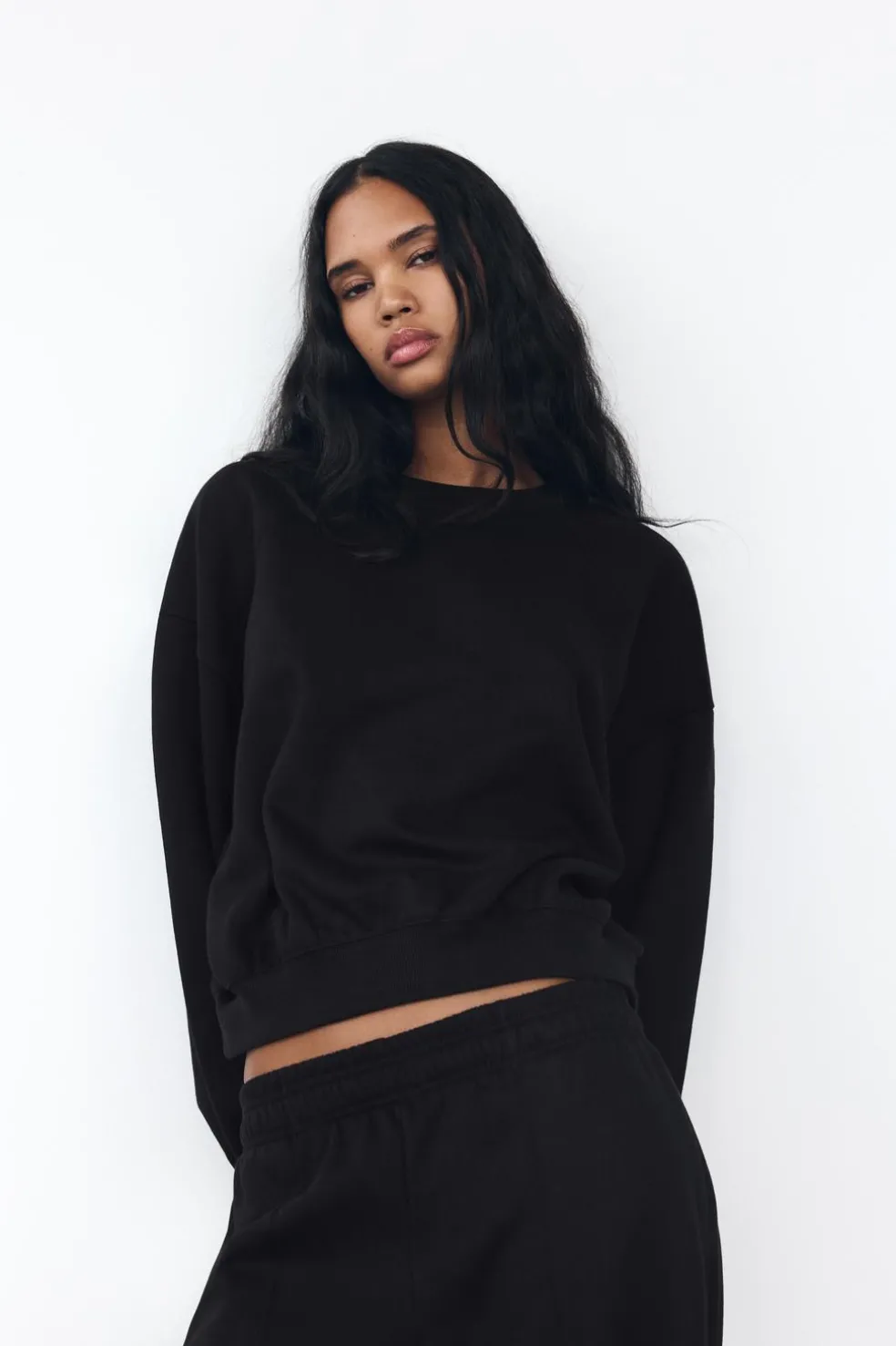 ZARA Winter Layersnew|Sweatshirts / Joggers^SWEATSHIRT EM FELPA BÁSICA Preto