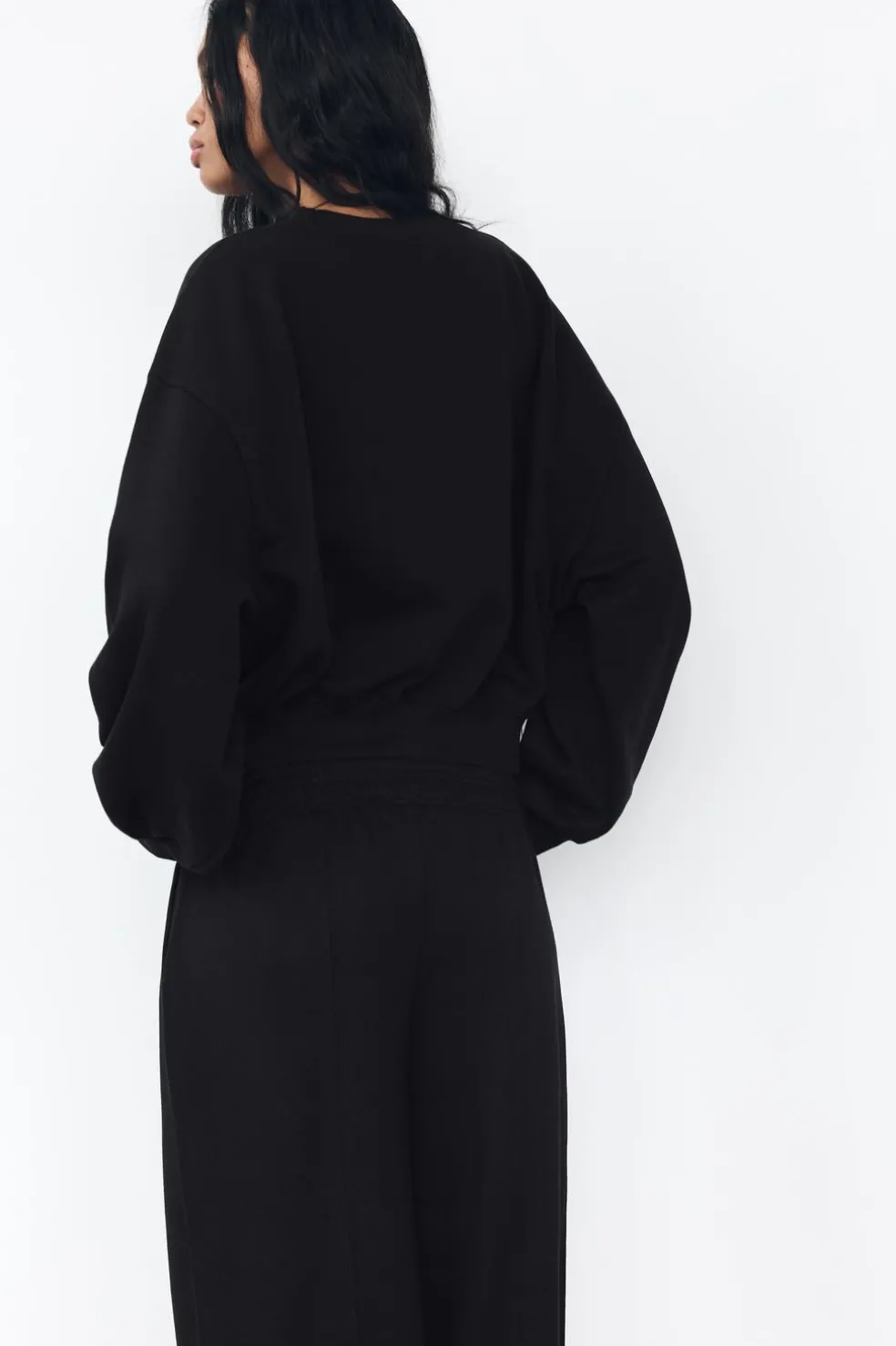 ZARA Winter Layersnew|Sweatshirts / Joggers^SWEATSHIRT EM FELPA BÁSICA Preto
