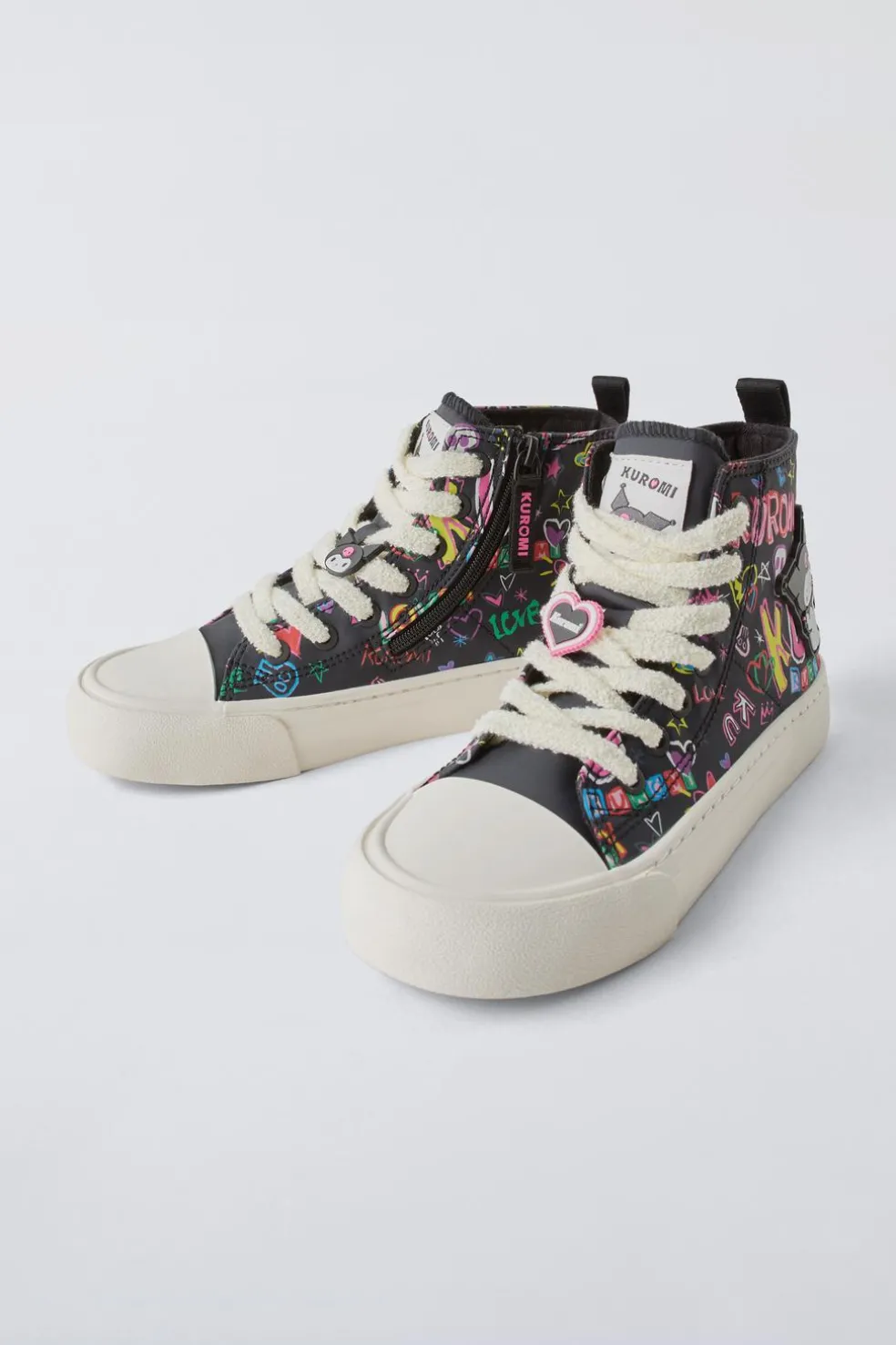 TÉNIS BOTA DESPORTIVO KUROMI © SANRIO-ZARA Fashion