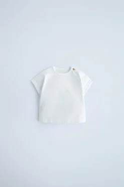 T-SHIRT COM BOTÃO-ZARA Outlet