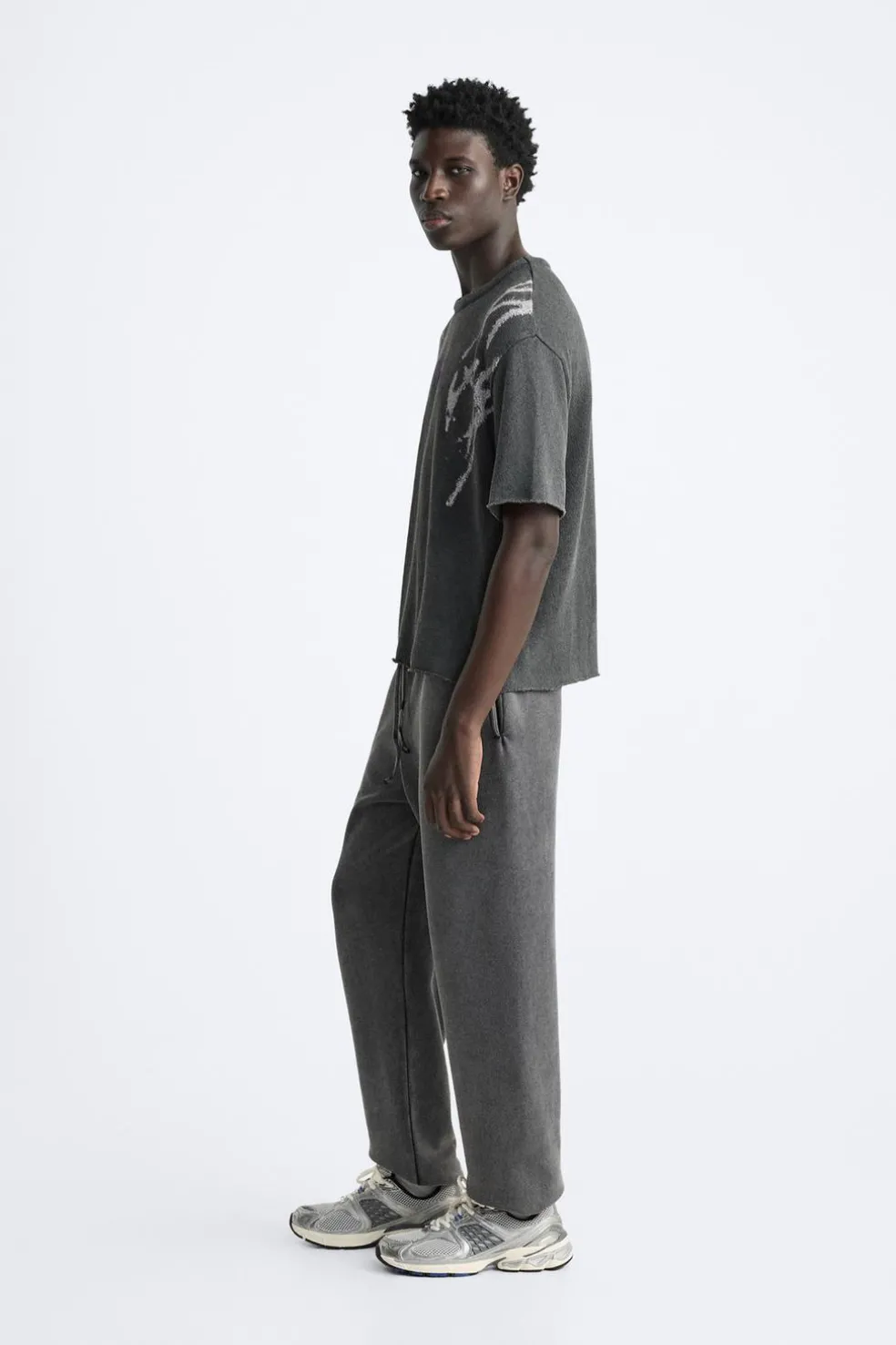 ZARA Camisola / Casacos|T-Shirts^T-SHIRT DE MALHA COM ESTAMPADO EM RELEVO Cinzento-antracite
