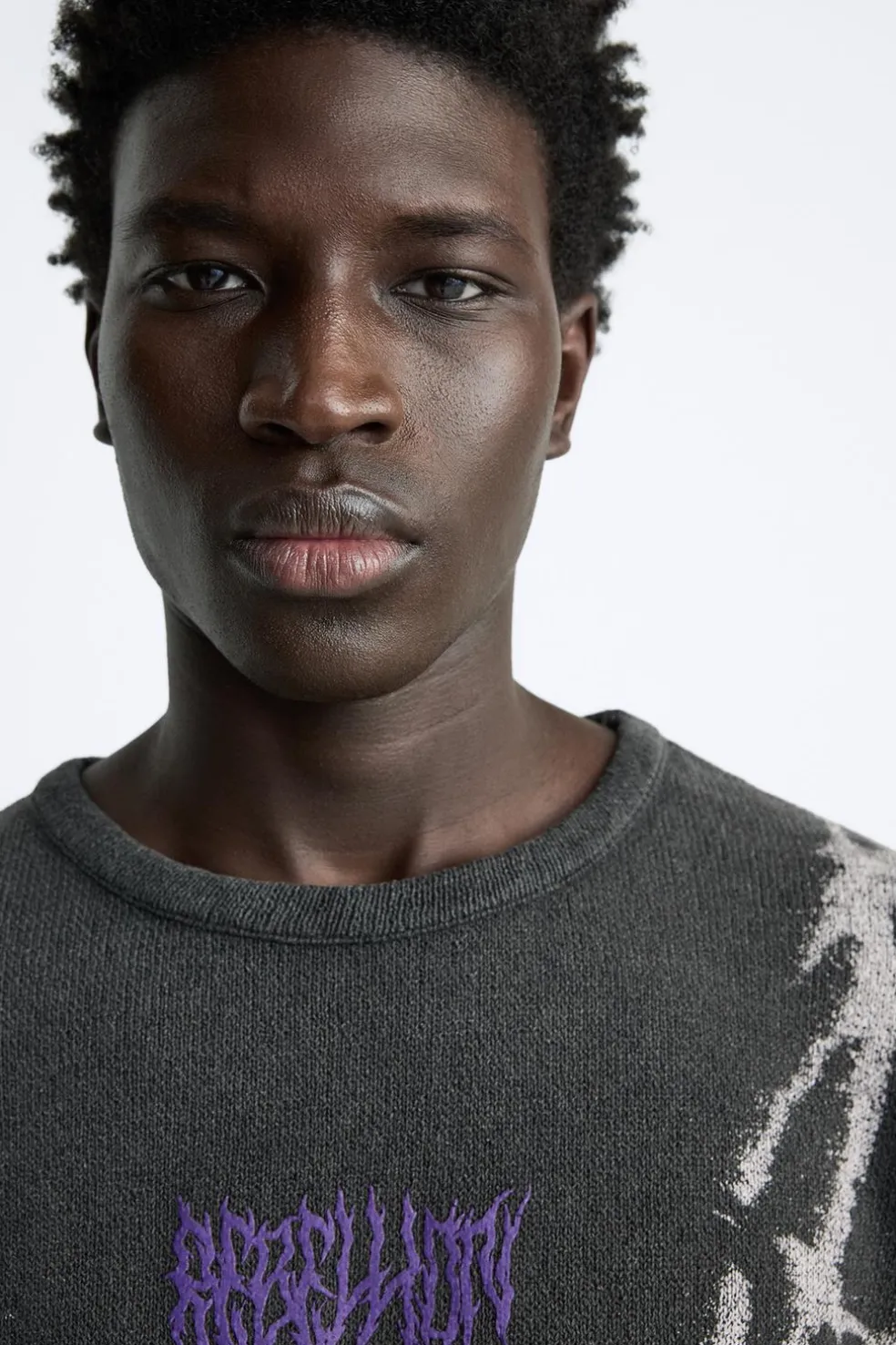 ZARA Camisola / Casacos|T-Shirts^T-SHIRT DE MALHA COM ESTAMPADO EM RELEVO Cinzento-antracite