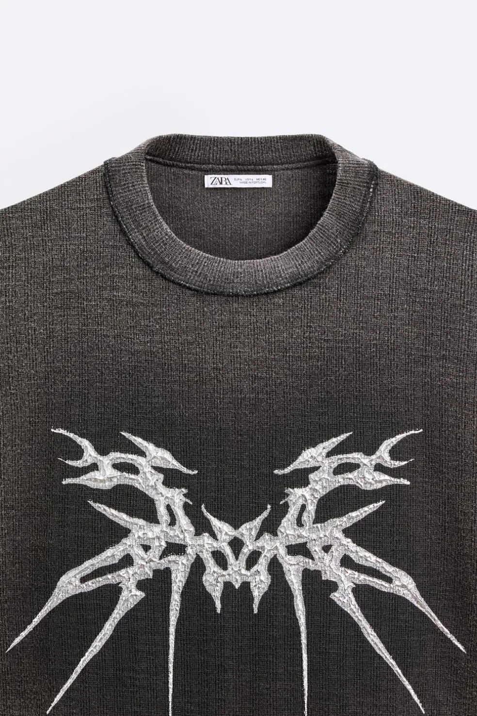 ZARA Camisola / Casacos|T-Shirts^T-SHIRT DE MALHA COM ESTAMPADO EM RELEVO Cinzento-antracite