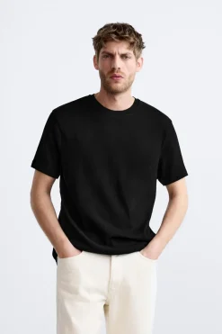 ZARA Camisola / Casacos|T-Shirts^T-SHIRT MALHA ALGODÃO Preto