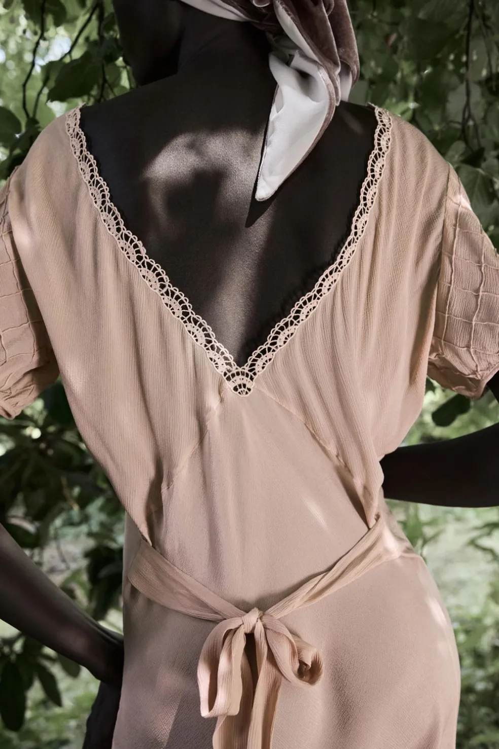 ZARA Vestidos|Lingerie^VESTIDO COM BORDADOS E MANGA ABALONADA Rosa-pálido