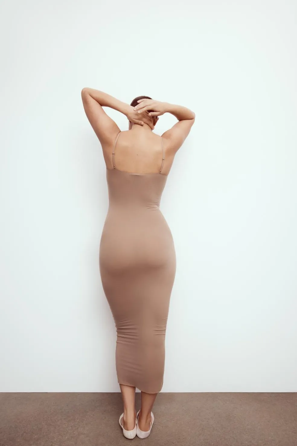 ZARA Vestidos|Lingerie^VESTIDO COMPRIDO EM POLIAMIDA rosa-bege