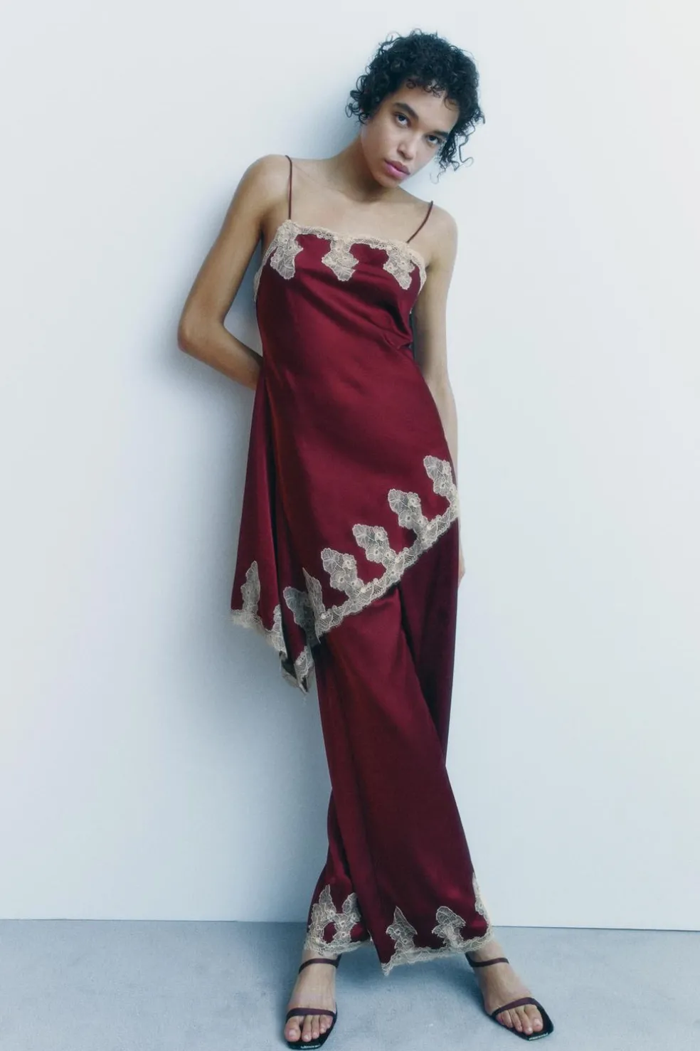 ZARA Vestidos|Lingerie^VESTIDO RENDADO ACETINADO Grená