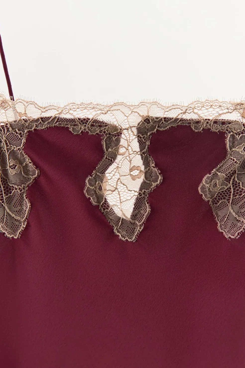 ZARA Vestidos|Lingerie^VESTIDO RENDADO ACETINADO Grená
