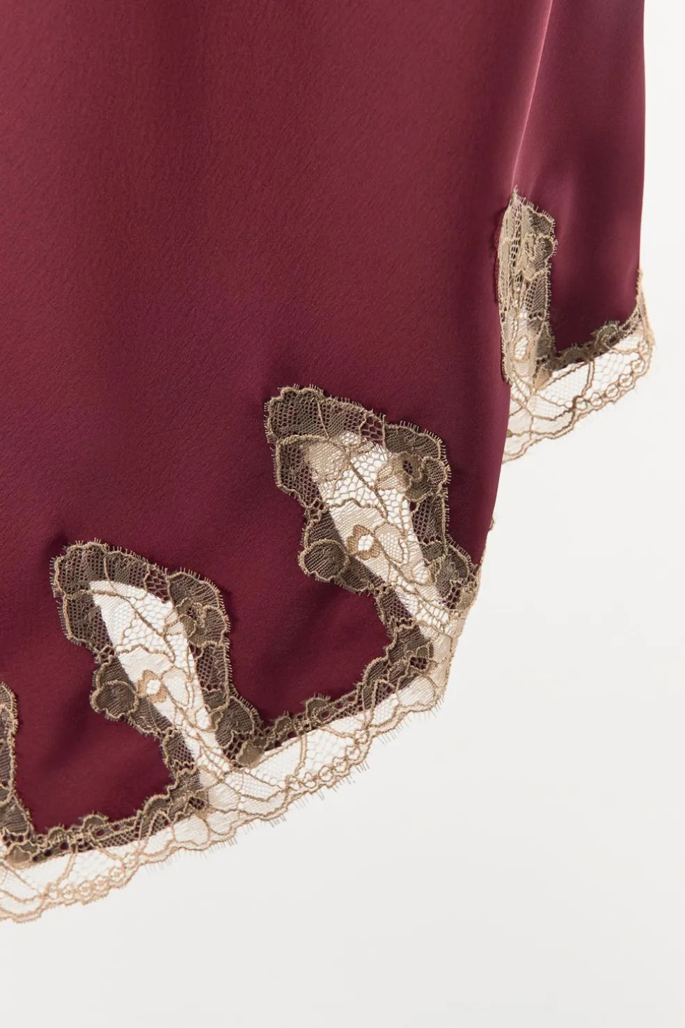 ZARA Vestidos|Lingerie^VESTIDO RENDADO ACETINADO Grená