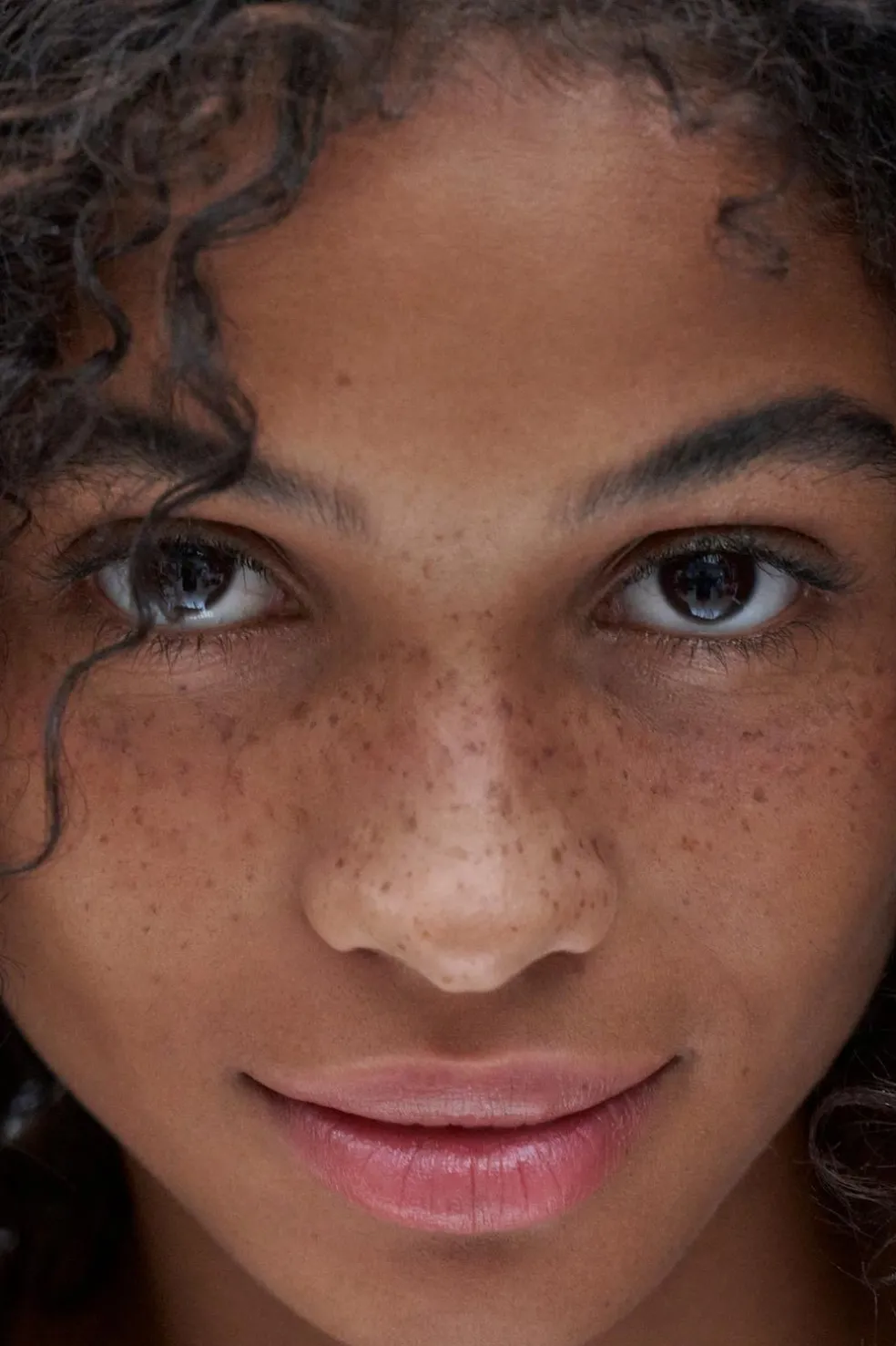 ZARA Beauty^ FRECKLE PEN - LÁPIS PARA PINTAR SARDAS 4390/211