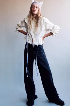 Z3D BLUSA ROMÂNTICA COM FOLHO E RENDA-ZARA Fashion